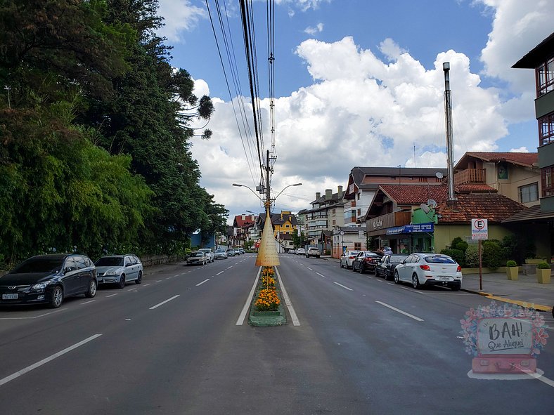 Centro de Gramado | Duas suítes | 600m Rua Coberta